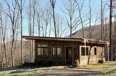 The Sounds of Nature!  Wildlife and Mtn. views are all you will see and hear Hotels near The Back Of the Dragon - Marion
