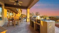 8Br Camelback Villa - Mountain Views, Pool, Spa, Theater & Outdoor Living
