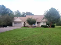 Lakehouse on Kentucky Lake-Waterfront/Private Dock/Firepit/Gentle Slope/Firewood