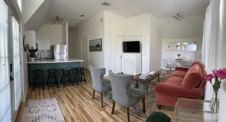 Comfy 2bedroom/1 bath apt, with a pool, large patio, near downtown Weatherford.