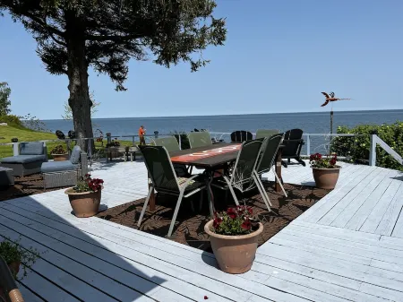 Stunning Lake Views From This Artistic Getaway