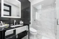 The Whitehouse SuiteYour Personal  Entertainment Space!