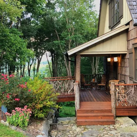 Wildwood Cabin - Sleeps 14, Mountain Views