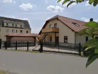 Vacation apartment Störmthaler See Hotels in GroBposna