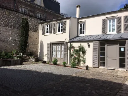 Beautiful apartment 35m2 Chartres center with parking