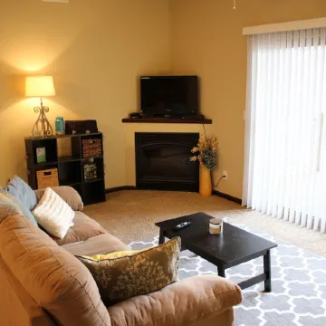 Cozy 2-bedroom condo in Waterloo south side with AC, WiFi & cable TV