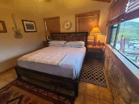 Secluded Waterfront Cabin- Canoe, Fish, Swim & Stargaze Near Pedernales Falls - 4つ星