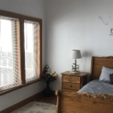 Cozy house on the lake with hot tub Hotels in Oscoda