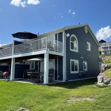 Luxury Bear Lake Retreat w/ Breathtaking Views overlooking lake 2 bedroom 2 bath