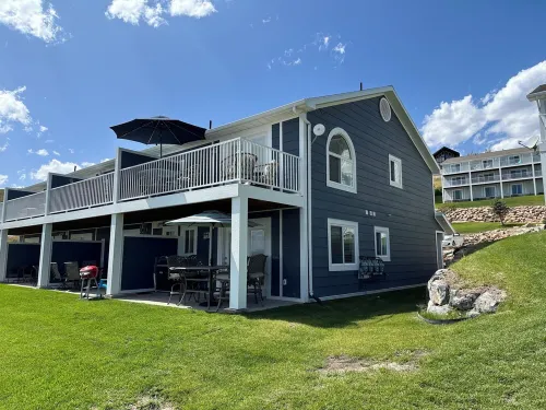 Luxury Bear Lake Retreat w/ Breathtaking Views overlooking lake 2 bedroom 2 bath