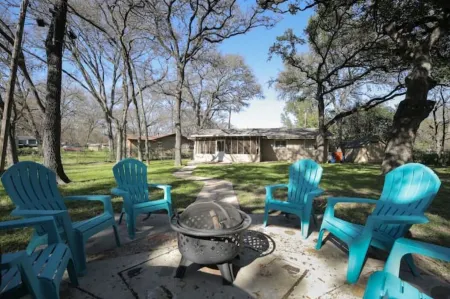 Charming 3-BDR East Austin Retreat with Spacious Backyard Отели рядом с достопримечательностью «Остин Хинду Темпл & Комм Сентер»