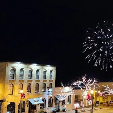 Cute apartment with view of Lake Michigan located downtown Port Washington, WI.