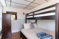 Cozy and beatifull 2br in New England . 5 min drive to the beach /sleeps 6 Hotels near Hamlin Reservation