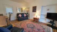51 Milton Crescent, Quiet Townhouse near the beach