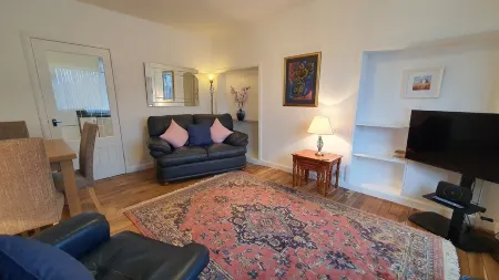 51 Milton Crescent, Quiet Townhouse near the beach Отели в г. Anstruther