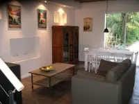 Townhouse to stay in downtown Lourdes near sanctuaries.