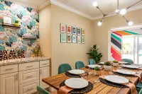 Colorful Oasis ~ Pool ~ Game Room ~ Ping Pong ~ Basketball Court ~ Grill & More Hotels near Fort Lauderdale Executive Airport