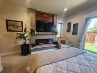 Spacious and tropical 2 bedroom oasis . Sleeps 4