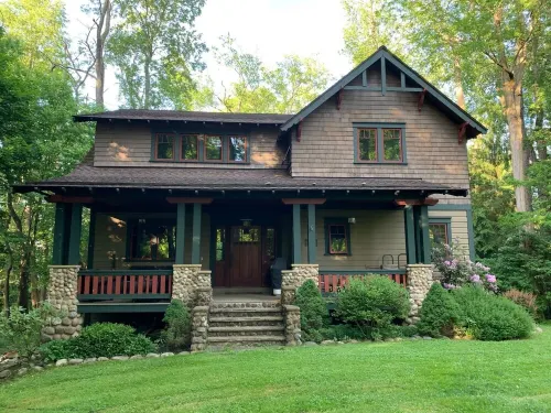 Beautiful Home for rent near CHQ Lake & Institution.
