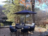 Cozy Lakefront Cottage on Candlewood- swim, relax, hike, wineries 90min from NYC