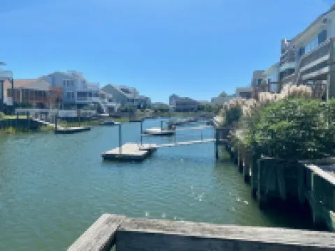 Canal Front + Walk to Beach - Quiet Early Summer Weeks Open