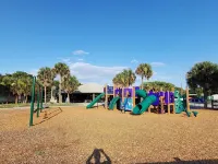 Beachside Pool House with heated pool, Short Walk to the Beach! - プライペートプール