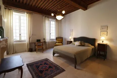Magnificent apartment on Place aux Herbes- 16th century building