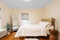 Cozy House 3 Blocks From West Pt Hotels in Highlands