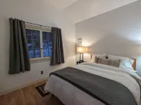 Riverfront Cottage 5 Minutes from Palisades Tahoe 10 minutes to Lake Tahoe - 3 étoiles