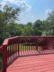 Charming 3-bedroom cabin with Moutain Views, Hottub, WiFi in Shenandoah.