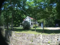 Downtown Eureka Springs Vacation Cottage