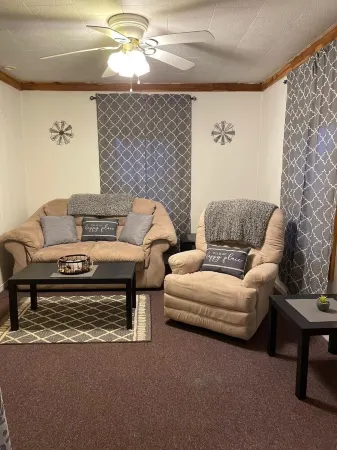 Hogan’s Hideout Bonnie Manor- Cozy Cottage to enjoy.