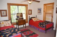 SPECTACULAR LODGE ON PRIVATE RANCH. PERFECT FOR SMALL AND LARGE GATHERINGS!