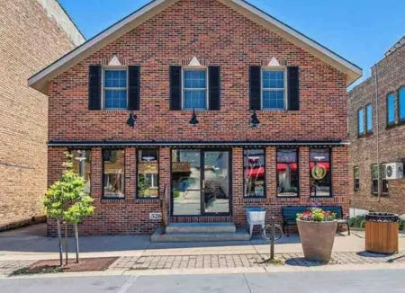 Spacious, Pet Friendly Apartment in the Heart of Downtown