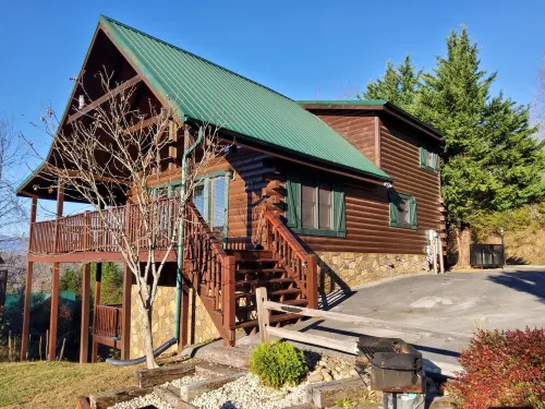 October Special!  Peace Perfect Peace; 3 Miles to Downtown Gatlinburg