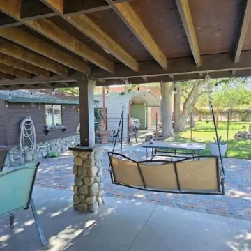 Large country home with 3 rooms and 3 baths