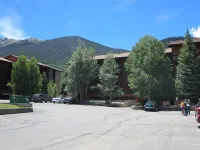 3 Bed, 2 Bath; Near Ski Resorts stream view Great Pool, Hot Tubs, Covered Garage