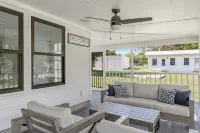 Lake Access, Kayaks, Firepit, Screened Porch