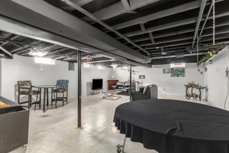 Cozy 3BR Gem - Near Detroit Airport Отели рядом с достопримечательностью «Fountain Bleu Health and Rehabilitation Center»