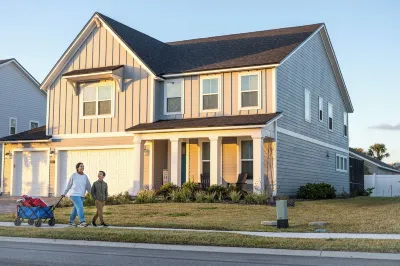 15 Mins to Night of Lights, Steps to Beach,  Pool, Games & Fire Pit Các khách sạn gần First Coast Technical Institute