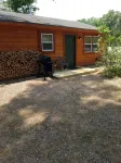 Cozy, open concept barnwood cabin with pool table & shuffleboard near PM river! Hotel a Branch Township