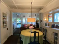 Lovely Lakeside Cottage! Sleep 11, Easy Parking, Linens Included!
