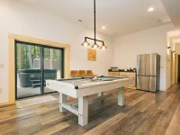 Brand NEW Build! Five Master Suites~Bunk Room~INDOOR POOL, Game ROOM & Hot Tub! Hotels in McHenry