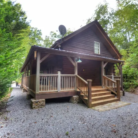 Rustic Moonshiner's Hideaway Cabin Near Bryson City and NOC