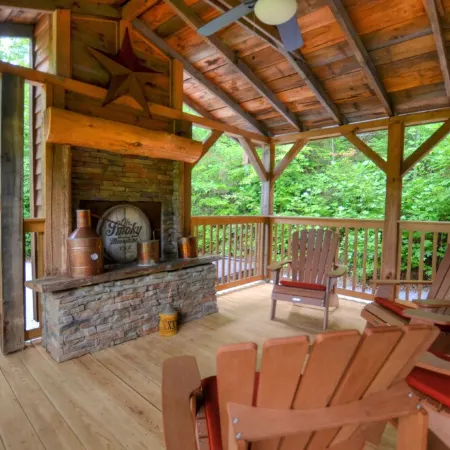 Rustic Moonshiner's Hideaway Cabin Near Bryson City and NOC