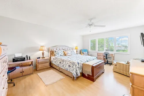 Glades Golf & Country Club-Large, Updated 2/2 Condo Near  Shopping, Beach & Pier