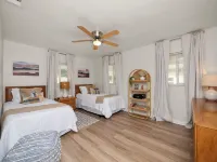 Charming Home Close to Downtown, Fully Renovated Hotels in Polk County