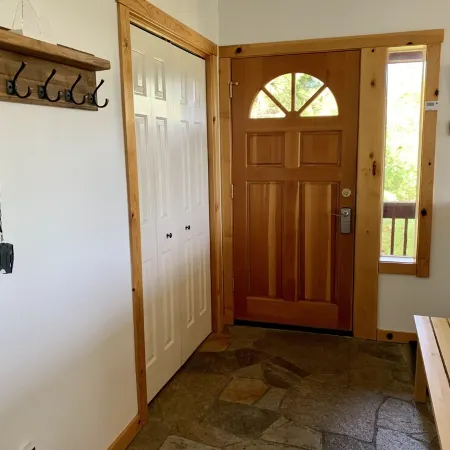 Family Friendly, Gorgeous Views and steps to Tahoe Donner Ski Hill