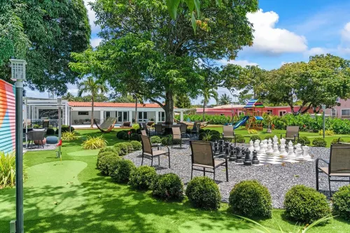 Family Fun House w/ Pool, Games, Sports & BBQ