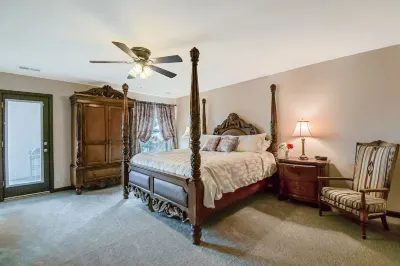 Relaxing, comfortable home for entertaining or enjoying the view